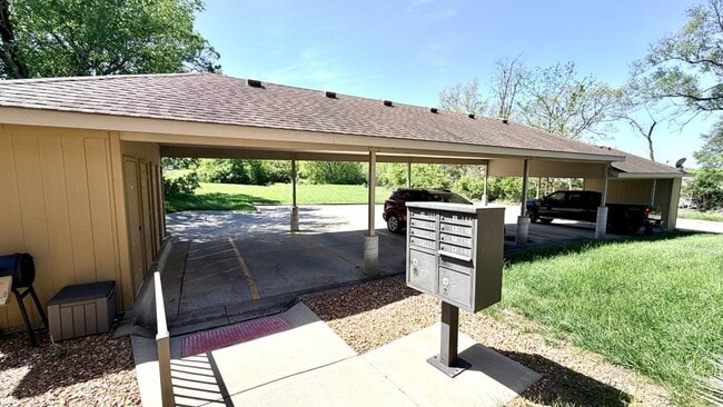 Photo - 1301 Tracy Ave