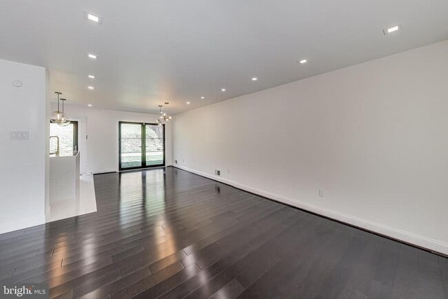 Photo - 3715 Astoria Rd