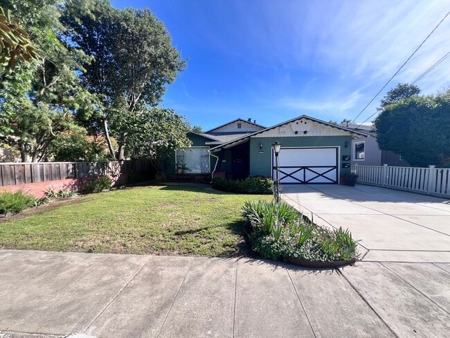 Photo - EBS T 37565 Unidad Front House