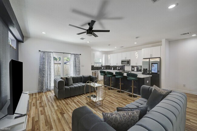 Photo - 3 br, 2.5 bath Duplex - 5126 Lyndhurst Dri...