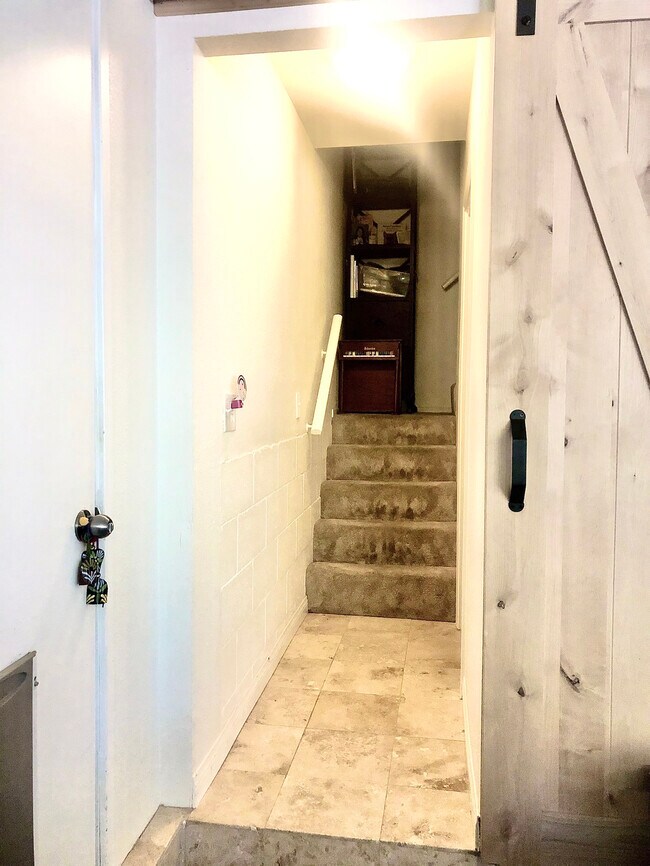 Guest Unit Private Entrance - 6231 Fairview Pl Unidad Guest