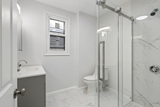 Building Photo - 173-175-175 Lembeck Ave Unit 2 Rental