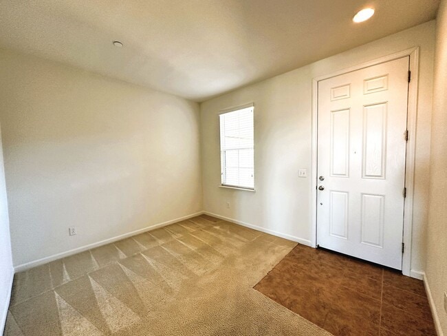 Photo - 313 Jacquelyn Ln