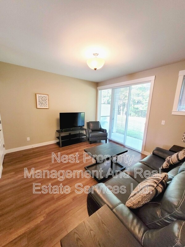 Photo - 110-110 Baxter Ave