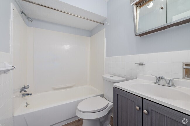 Unit 4 - 625SF - Bathroom