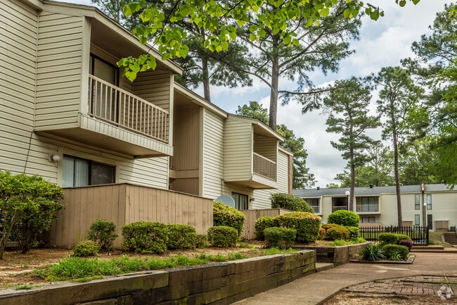 Woodlake Apartments
