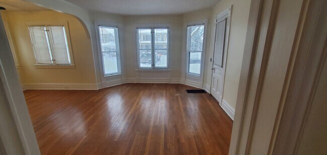 Photo - 556 College Ave SE Unidad 558 - Whole 1st Floor