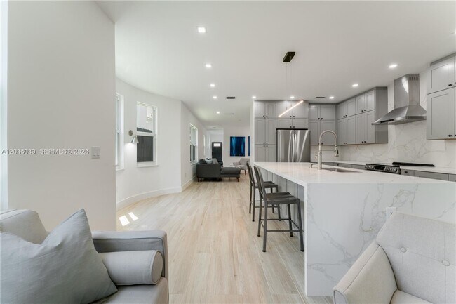 3125 Paola Dr