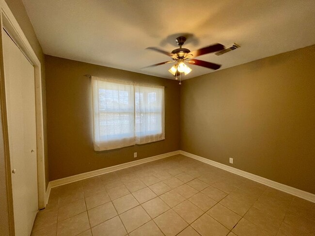 Photo - 5715 Crestland Loop