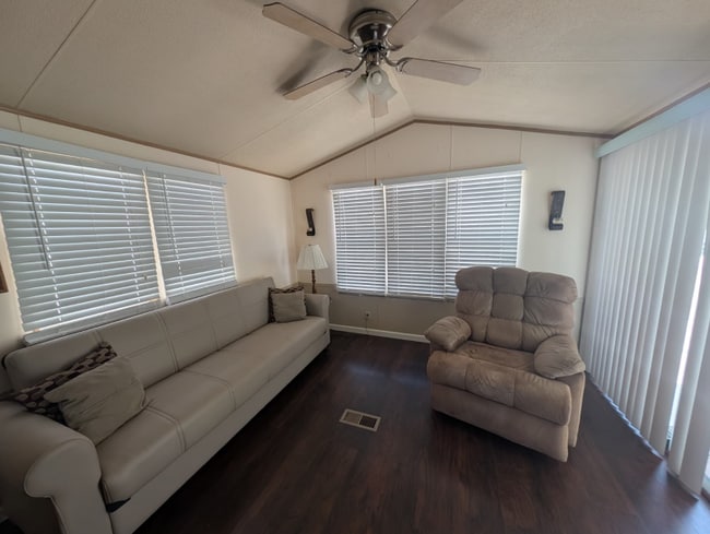 Photo - 117 Peach St