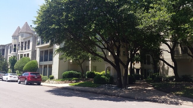 Building Photo - 3105 San Jacinto Street Unit 111