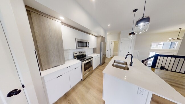 Photo - 10669-10133 133 Ave.