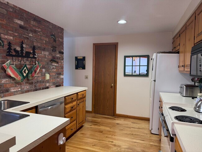 Photo - 4 Pioneer Point