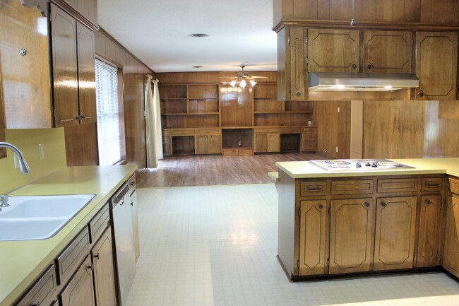 Photo - 1006 Robinhood Rd