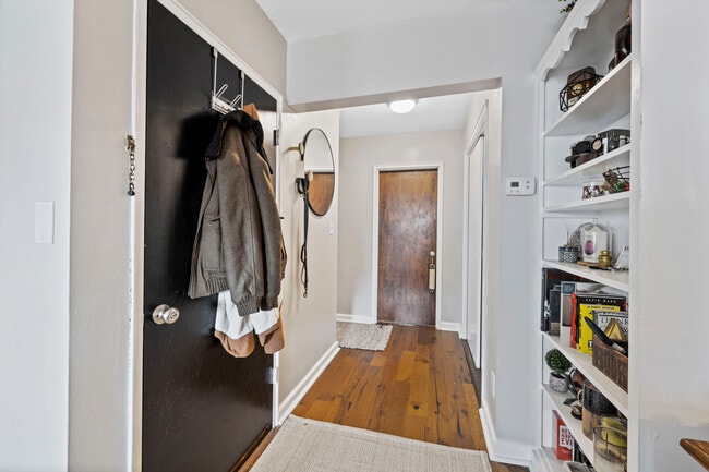 Entry - 609 Hamilton Street Unit Apt B