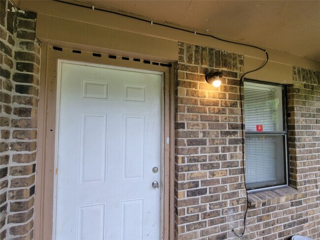 Photo - 2205 Velma St