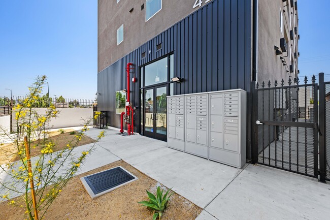 Photo - 4347 Woodlawn Ave Unidad 205