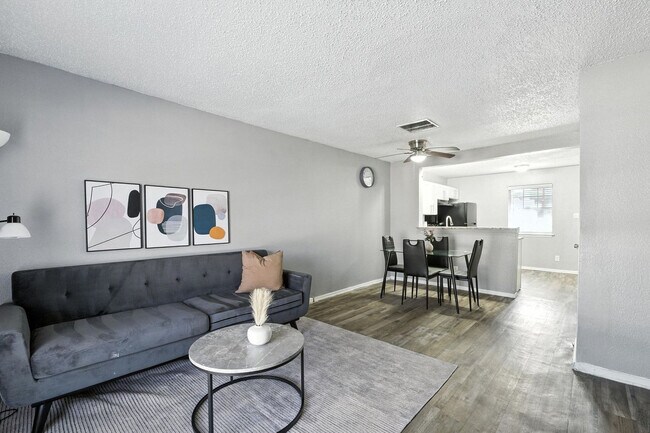 Photo - 600 W Pioneer Pkwy Unidad SI FL2-ID1613021P