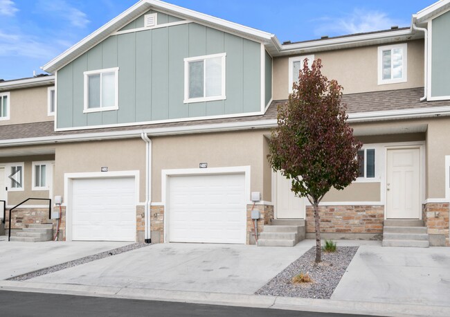 Building Photo - Lovely 3 bedroom, 3.5 bathroom townhome in Herriman! Unit 14891