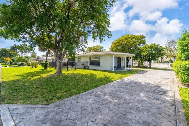 Photo - 4700 NE 21st Ave Unidad 4700