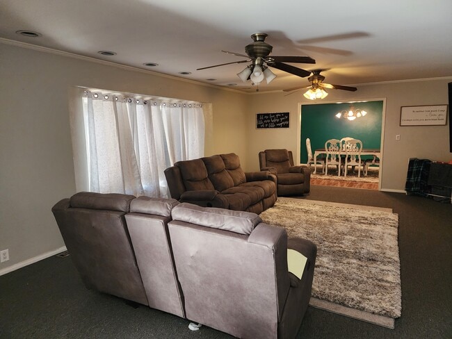 Photo - 302 Williams