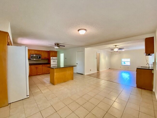 Photo - 2125 Forest Oaks Dr