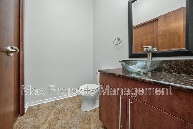 640 S 50th St Unit 2203