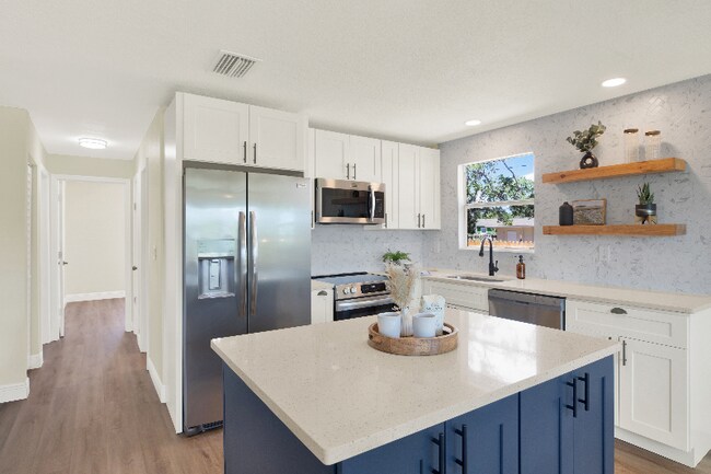 Photo - 6220 Pershing St NE