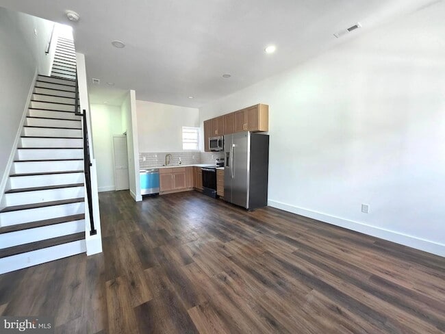 Building Photo - 1520 S 22nd St Unit 2