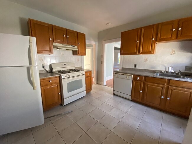 Building Photo - 49 Conwell Ave Unit #2