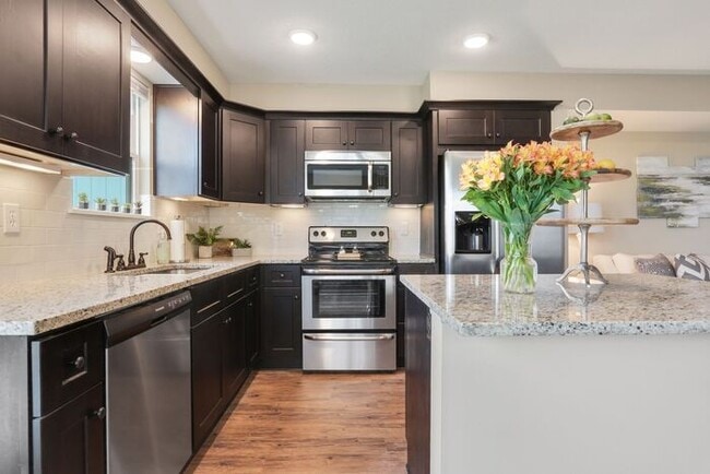 Building Photo - Beautiful Serrano Townhome with Walk-out Basement
