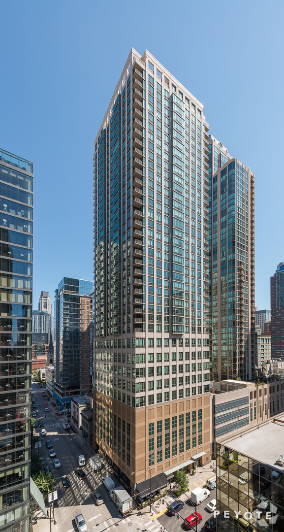 Building Photo - 2 E Erie St Rental