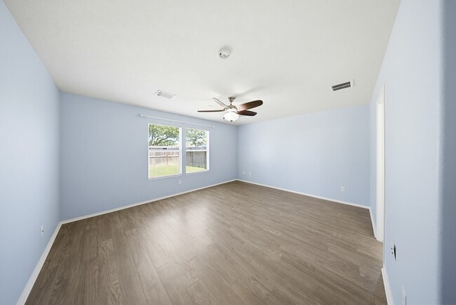 Photo - 627 Regal Hollow Ln