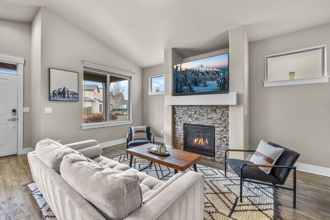 Photo - Triple Ridge 3 bed 3 bath home, Pool Access, A/C, Flexible Living Space!