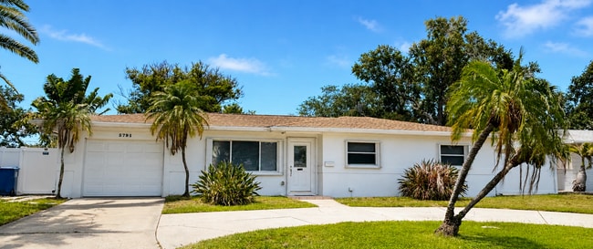 Building Photo - 3 Bed, 2 Bath Home for Rent in Northeast St. Pete