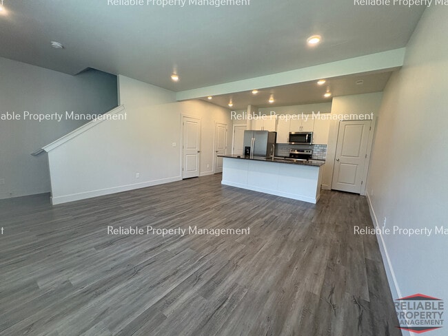 Photo - 144 S Emery Ln