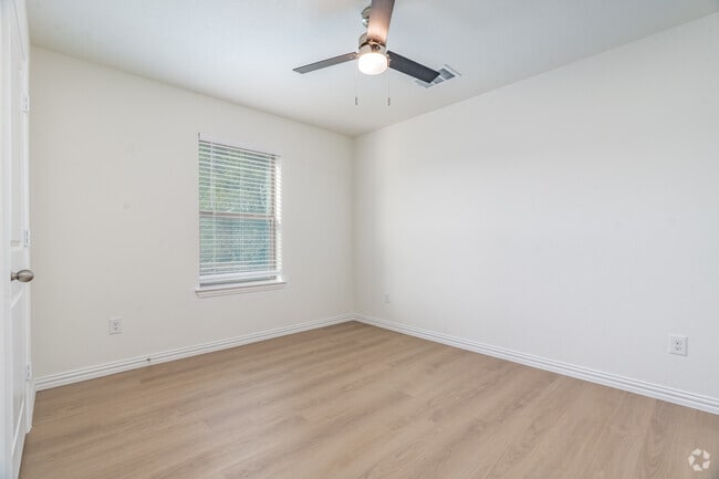 3BR, 2BA - 1,100SF - Primary Bedroom - 3009 Grey Wolf Cir