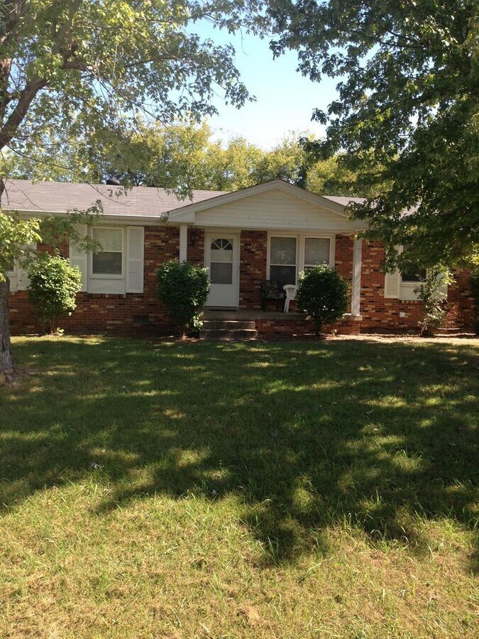 For Lease - 3 Bed, 1 Bath, 1350 Sqft, 0.27... - For Lease - 3 Bed, 1 Bath, 1350 Sqft, 0.27... House