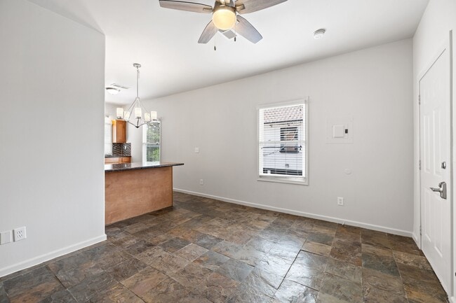 Photo - 631 Cortlandt St