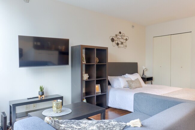 Building Photo - 233 Robson St