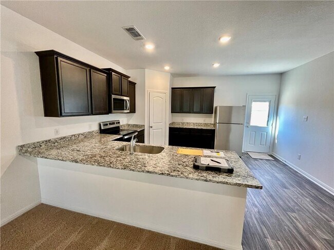 Photo - 126 Fox Glen Trl