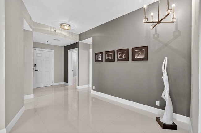Photo - 7578 Regency Lake Dr Unidad 801