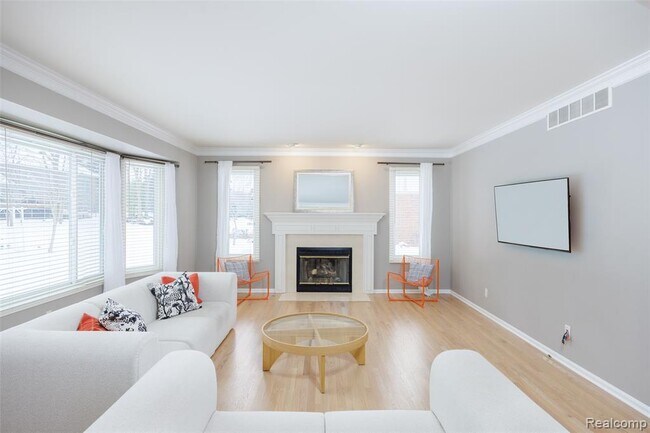 Photo - 5648 Whitfield Dr