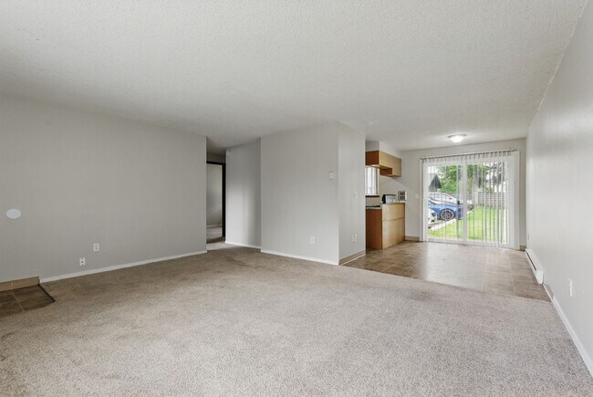 Photo - Comfort & Convenience in the Heart of Lents! Unit 8631