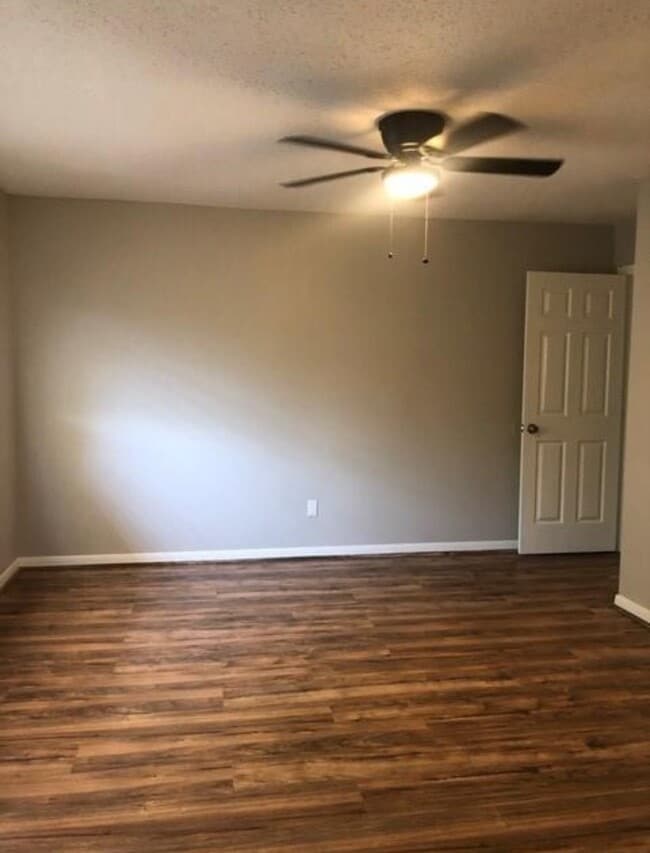 Photo - 1811 Crosscoach Ln