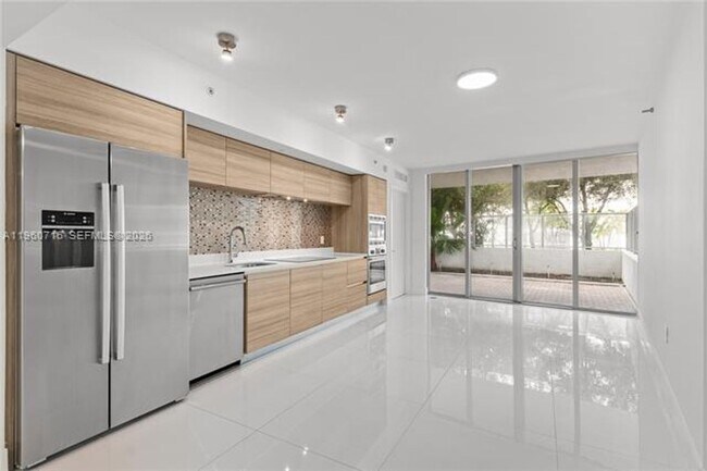 Building Photo - 6620 Indian Creek Dr Unit 6620 Indian Creek Dr  116