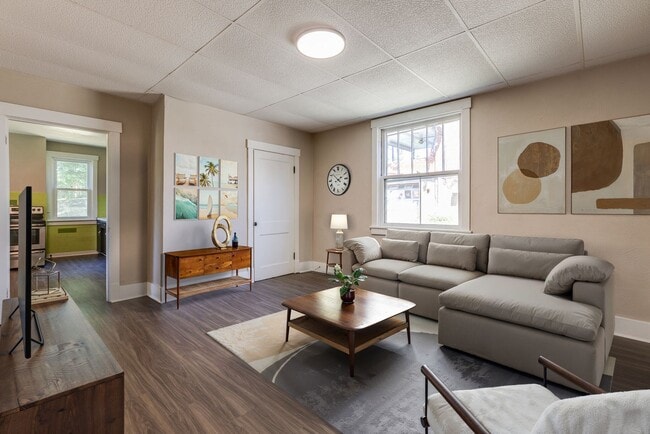 Building Photo - 126 Cologne St Unit Apt 1