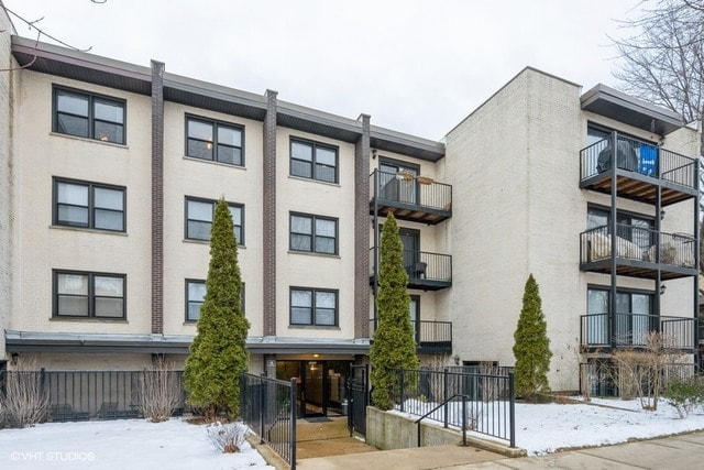 Building Photo - 1711 W Jarvis Ave Unit 103