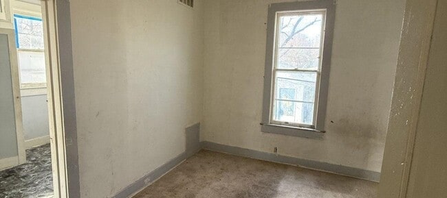 Photo - 968 W View St