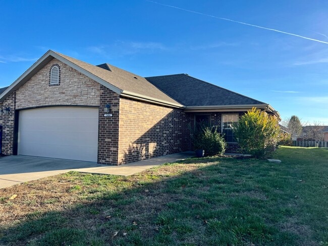 Building Photo - NEW LUXURY DUPLEX in the sought-after Deer... Rental
